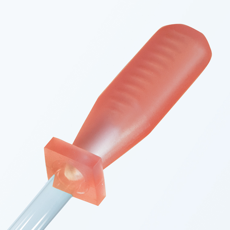 Peertje rood, uit FDA, softsilk silicone, voor standaard pipetten diam.7mm