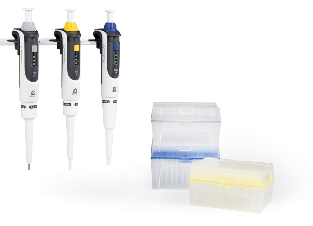 Kit de démarrage standard Transferpette® S : 3 x pipette (0,5-10 µl, 10-100 µl, 100-1000 µl), 3 supports pour étagère