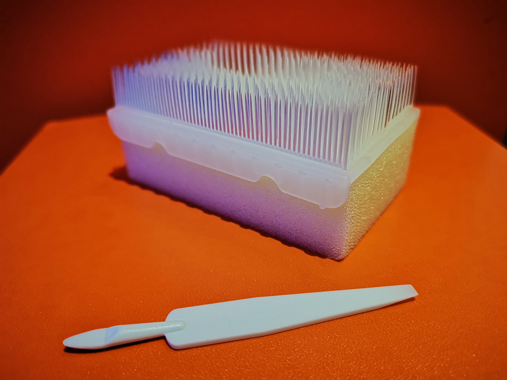 Brosse à main préopératoire, sec, éponge sèche avec cure-ongles, stérile emballé individuel, Medica