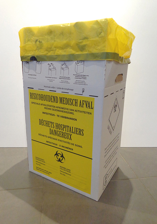 Carton déchet, 47L, imprimé, UN3291, 380x280x450mm, avec sac jaune HDPE 40mc, avec bande de fermeture