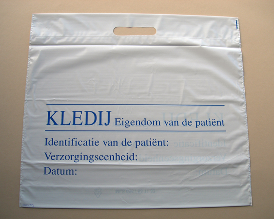 Zak kledij patiënt, nederlandse bedrukking, 550x500mm, met uitgestanst handvat